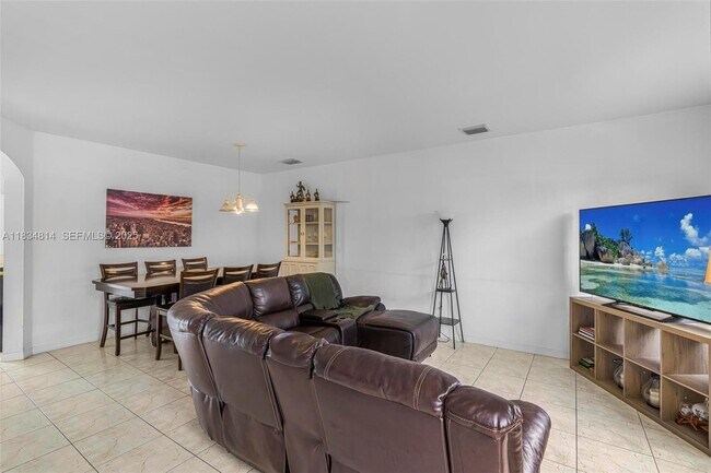 Foto del edificio - 755 E Mowry Ct