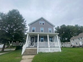 Building Photo - 200 King St