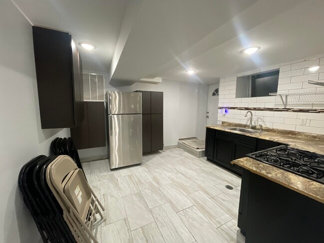 Building Photo - 66 W 25th St