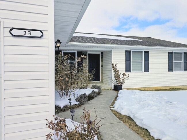 Foto del edificio - 13 Overlook Ln