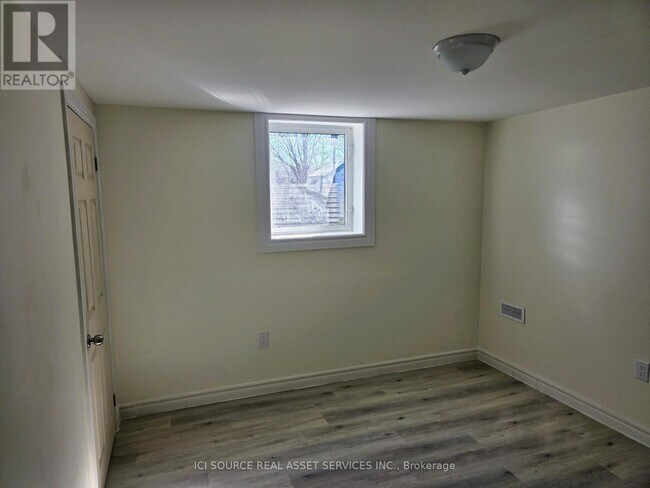Building Photo - 1324 Odessa Crescent