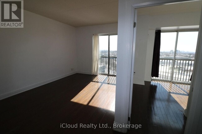 Building Photo - 2737 Keele St