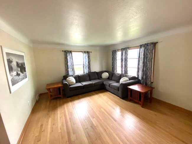 Building Photo - 121 W Bagley Rd