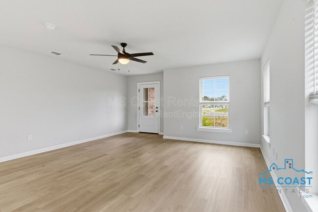 Building Photo - 14320 Southern Maple Ave