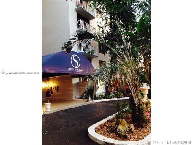 Foto del edificio - 1740 NW N River Dr