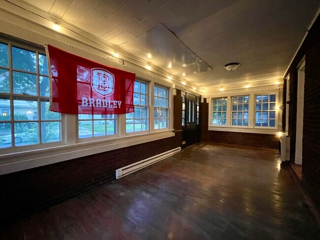 Foto del edificio - 1616 W Barker Ave