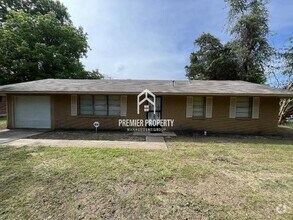Building Photo - 796 Westview Rd
