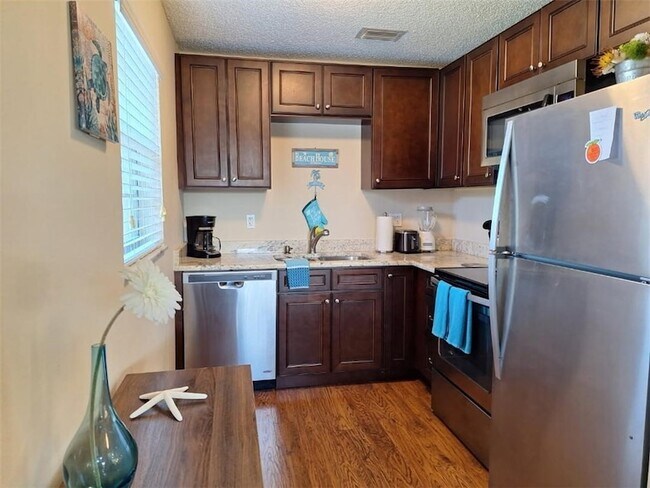 Foto del edificio - 50 Woodland Dr