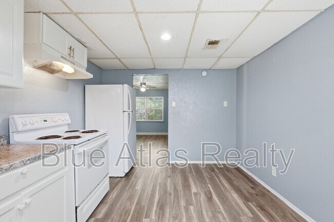 Foto del edificio - 2215 Riverview Dr
