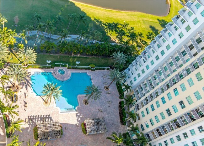 Foto del edificio - 1745 E Hallandale Beach Blvd