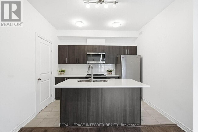 Building Photo - 40 Jaguar Pvt