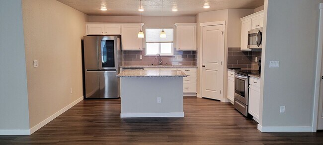 Foto del edificio - New home for Rent!