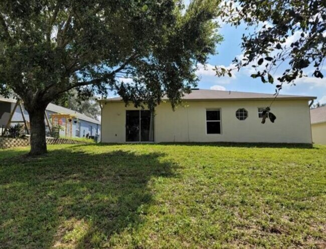Building Photo - 15937 Wilkinson Dr