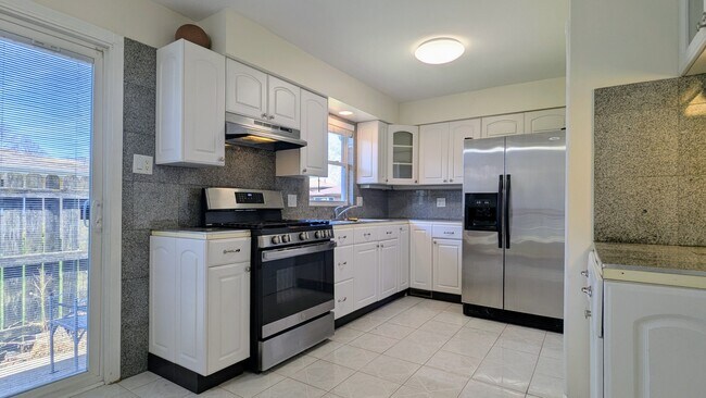 Foto del edificio - 2165 N Westmoreland Dr