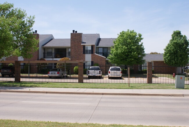 Foto del edificio - Spacious 1 Bedroom condo close to campus!