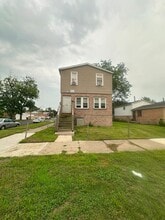 Building Photo - 1201 W 110th Pl