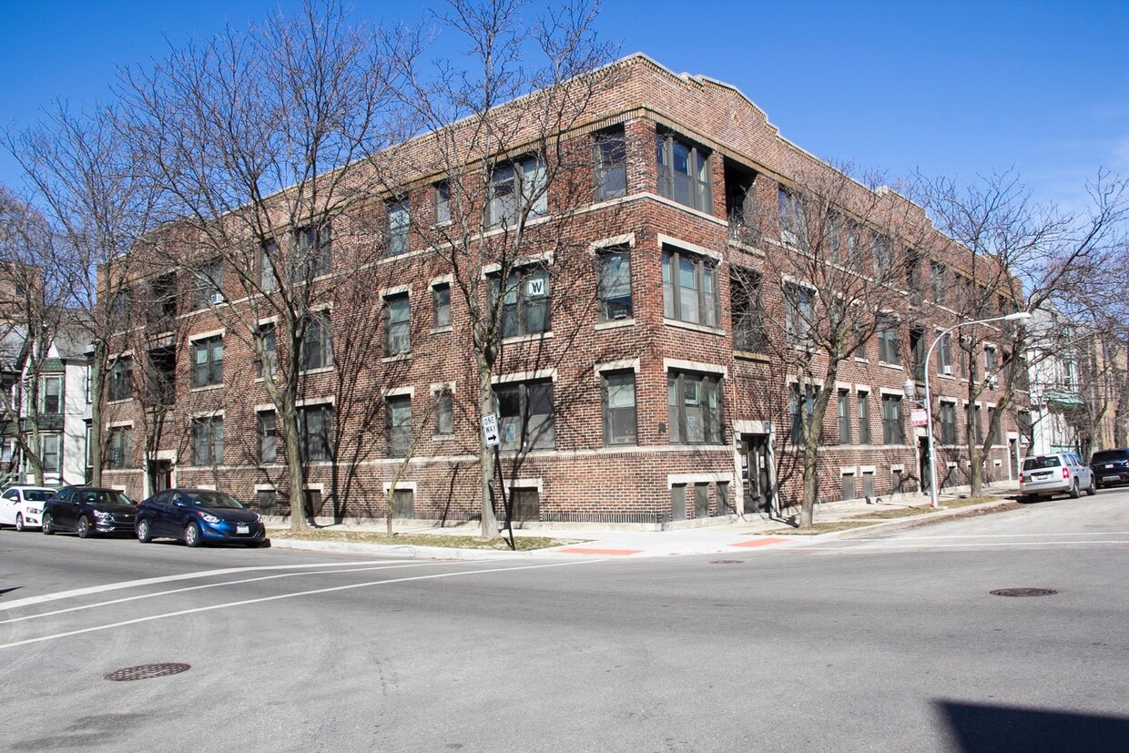 Primary Photo - 3438 N Seminary Ave