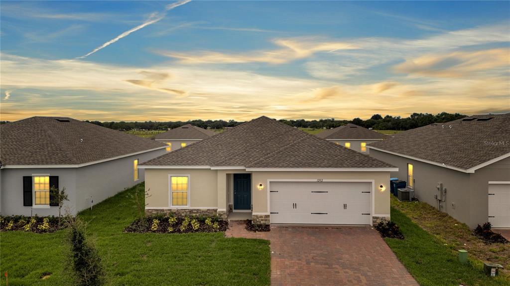 Foto principal - 1202 Lexington Ln