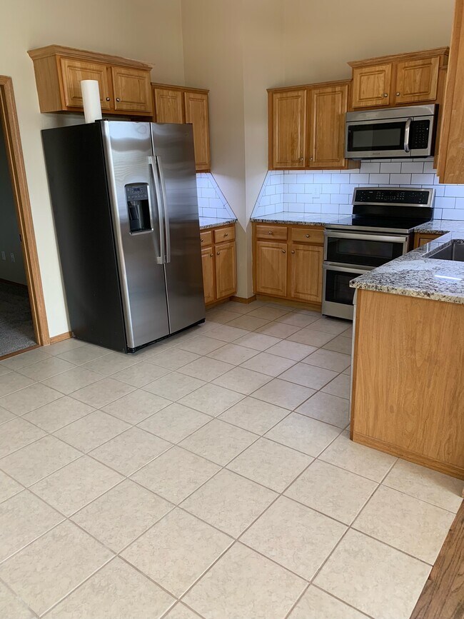 Foto del edificio - 1818 N Cedarcrest Ave
