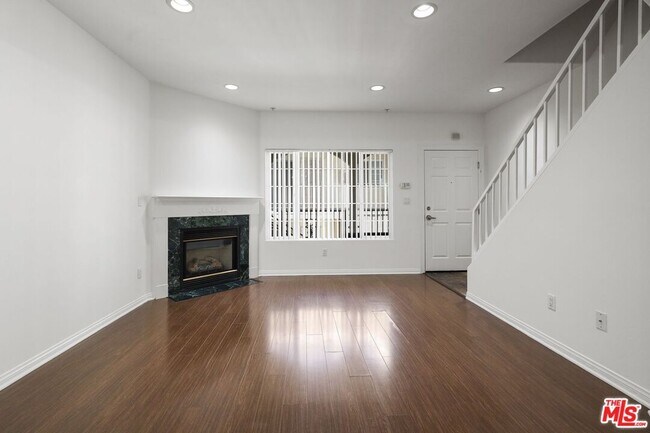 Building Photo - 1650 Colby Ave