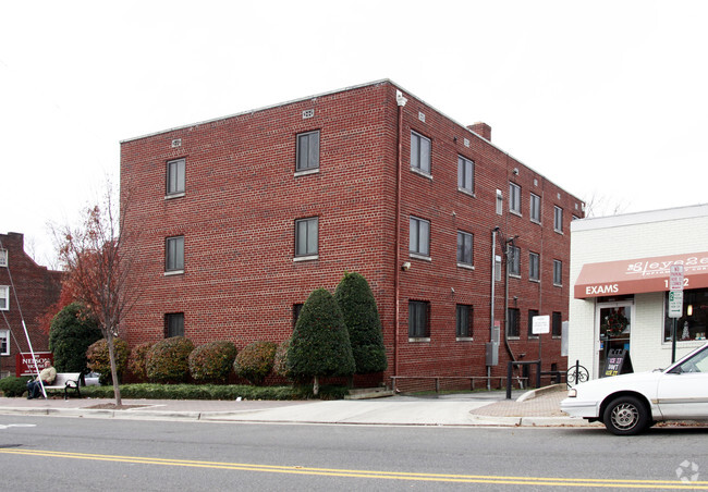 Building Photo - Del Rey Nelson Apartments