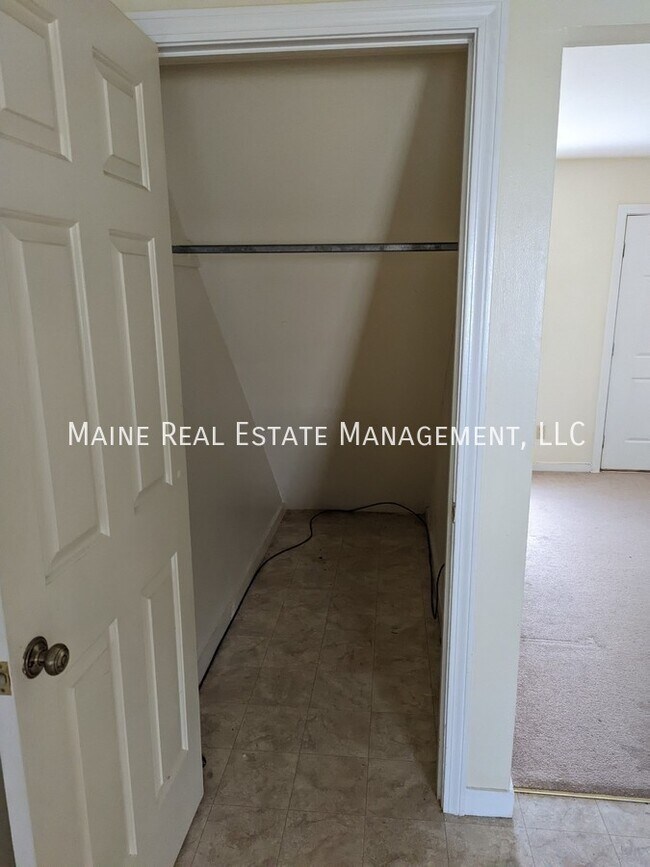 114 Main Rd N Unit Apt. M, Hampden, ME 04444 Room for Rent in Hampden