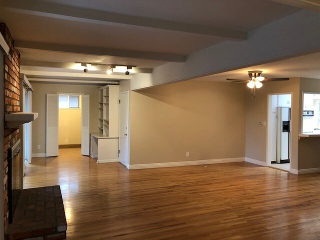 Building Photo - 537 Princeton Cir W