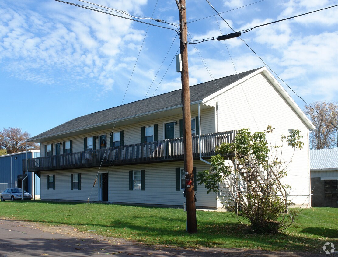 Building Photo - 750 Maple St