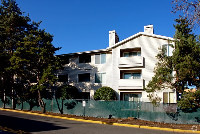 Building Photo - Pepper Tree