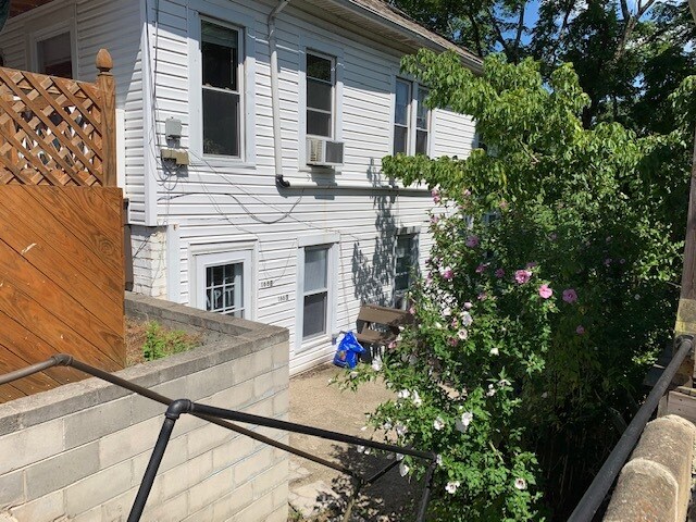 Building Photo - 166 N Lancaster St