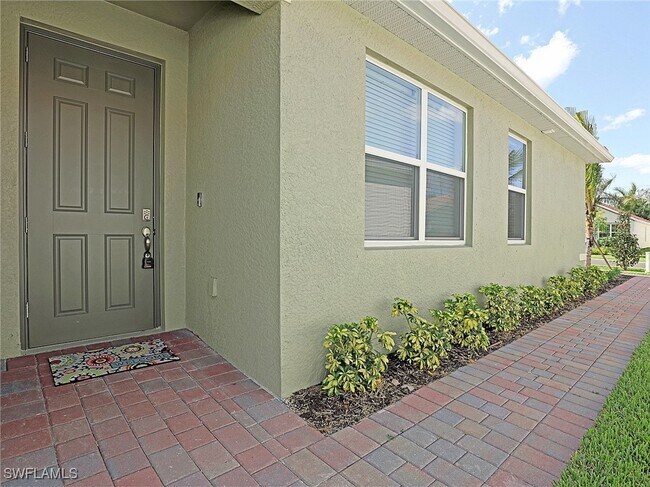 Foto del edificio - 2993 Royal Gardens Ave