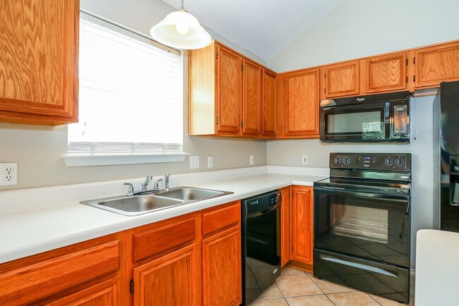 Foto del edificio - 2824 Bent Brook Dr