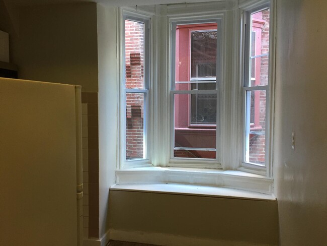 Building Photo - 4422 Pine St