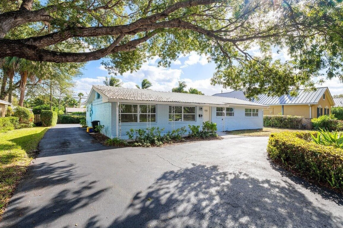Foto principal - 908 Prosperity Farms Rd