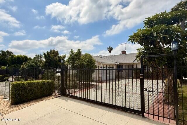 Foto del edificio - 13628 Addison St