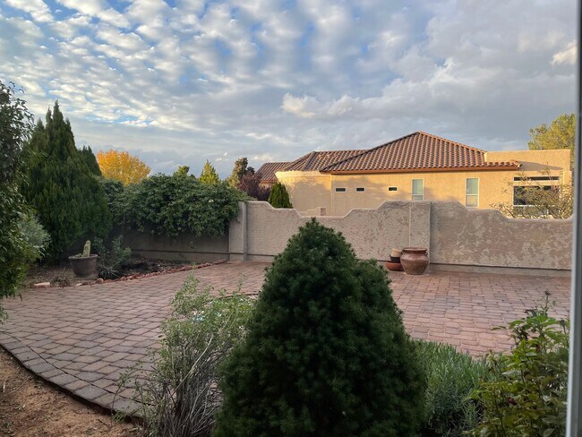 Foto del edificio - FULLY FURNISHED LUXURY HOME ON GOLF COURSE