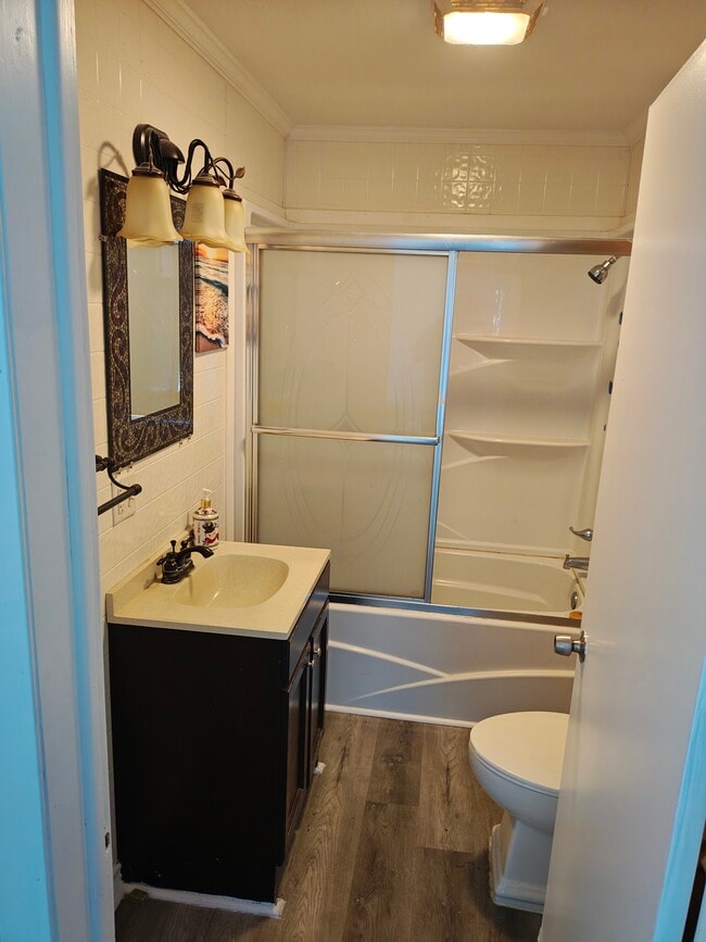 Building Photo - Cline St