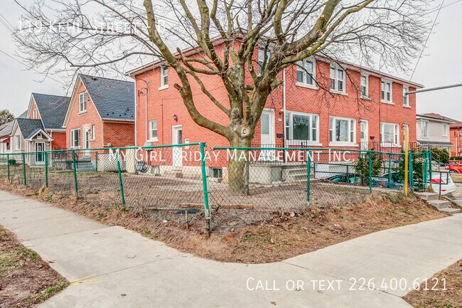 Building Photo - Charming Townhouse for Rent!