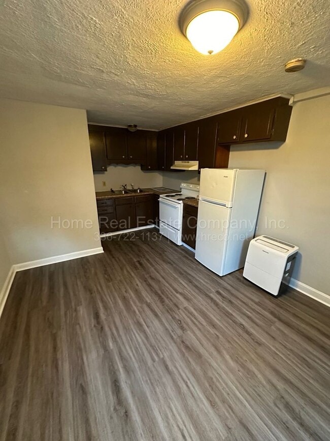 Photo - 131 Westdale Avenue Apartment