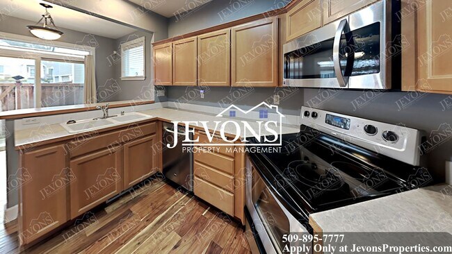 Building Photo - Luxury two-story single-family home in Fir...