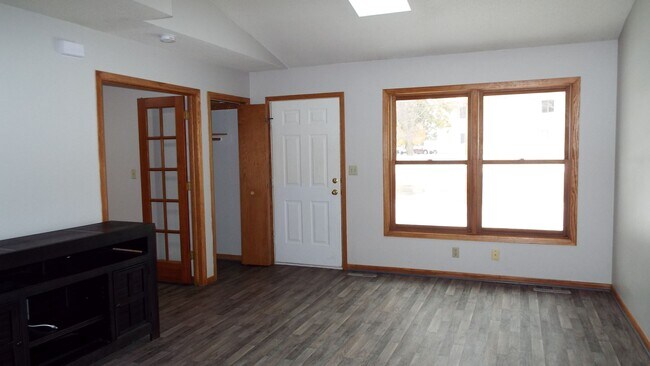 Living room (towards entry) - 2109 Valleyhigh Dr NW