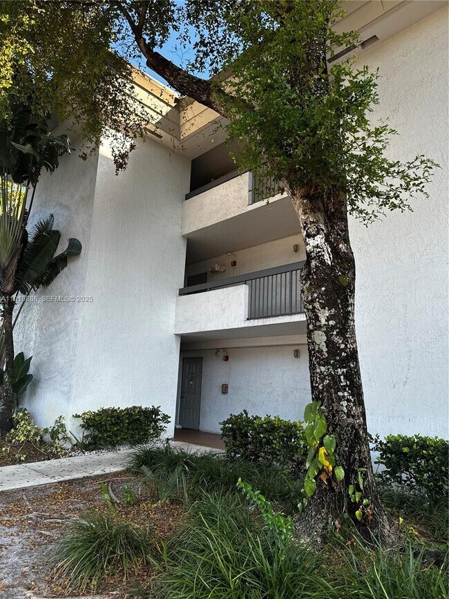 Foto del edificio - 701 N Pine Island Rd