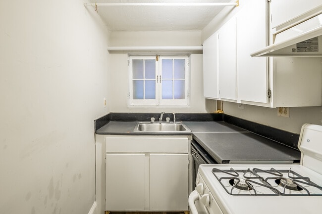 Photo - 1832 Biltmore St NW Apartment