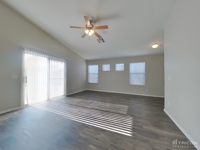 Building Photo - 8053 N 109th Ln