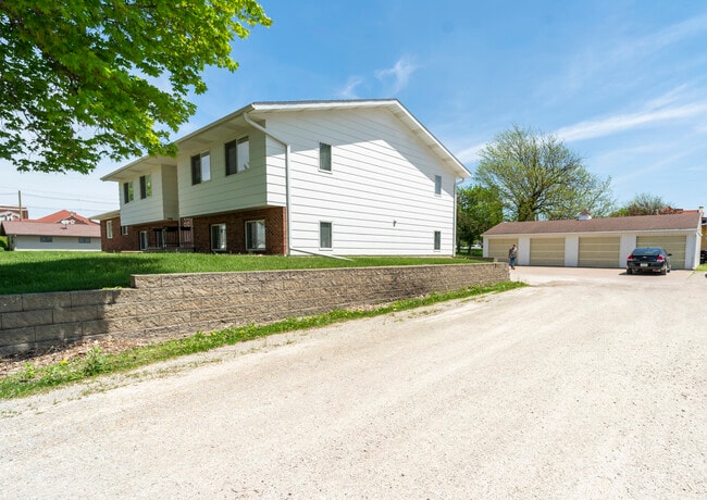 Building Photo - 610 2nd Ave