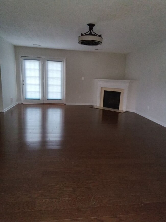 Building Photo - Knoxville 37921 - 4 bedroom, 3 bath home -...