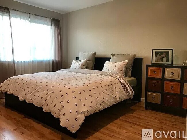 Foto del edificio - 827 Villa Ave