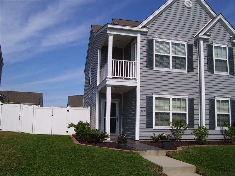 Primary Photo - 141 Fairgreen St
