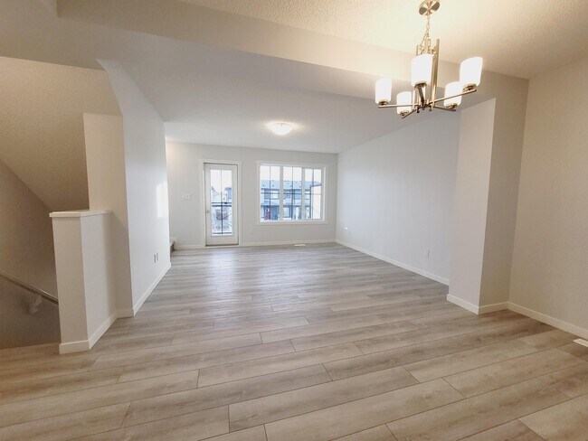 Photo du bâtiment - 1083 Cy Becker Rd NW
