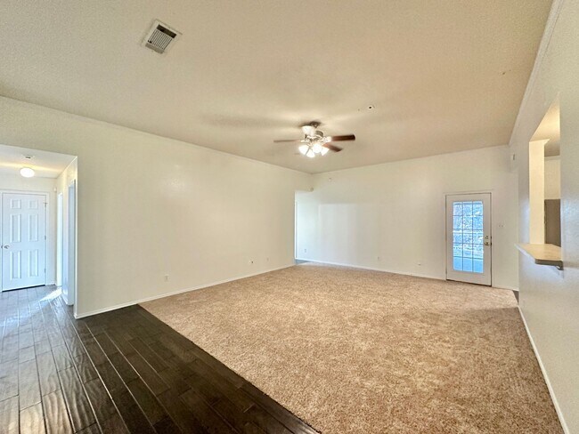 Building Photo - Viewable Now!